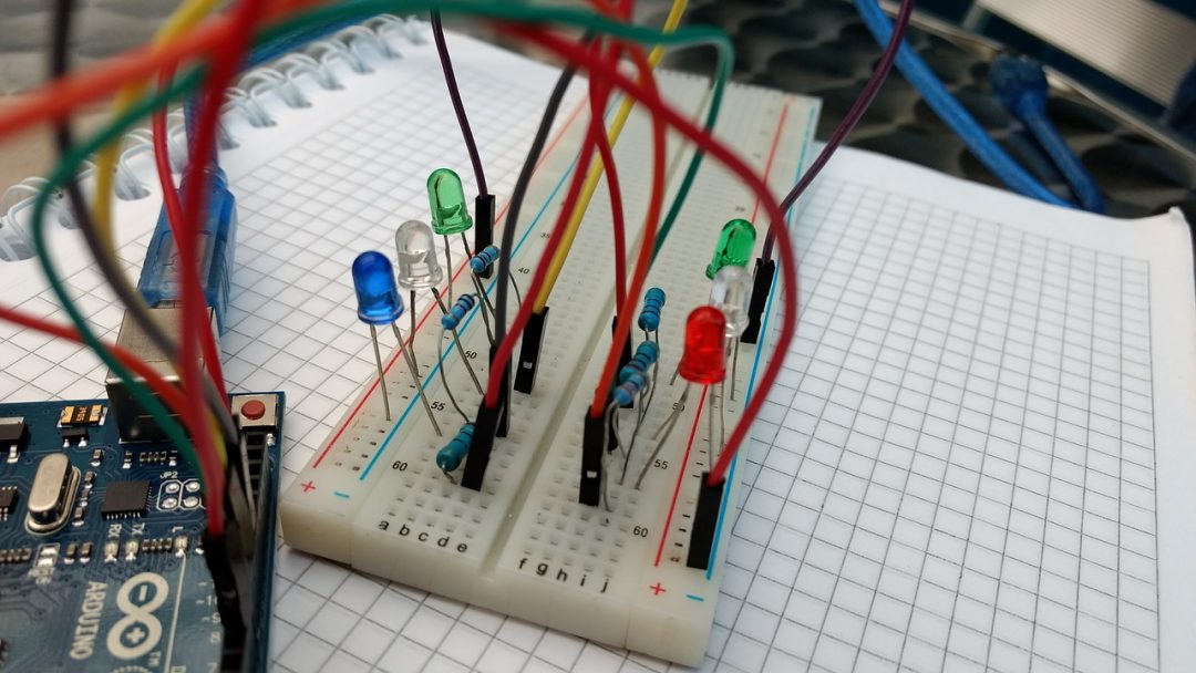 5 eines per ensenyar programació als nens